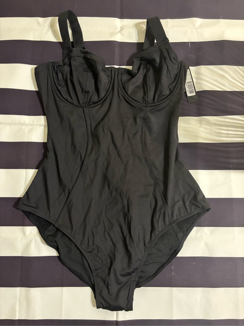Sleek Black Underwire One-Piece Swimsuit with Adjustable Straps